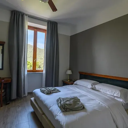Kinzica Hotel Sale Marasino