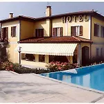 Kinzica Hotel Sale Marasino