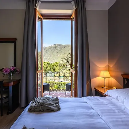 Kinzica Hotel Sale Marasino